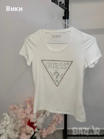 Оригинална тениска на Guess размер М, подходяща и за S, снимка 2 - Тениски - 50257674