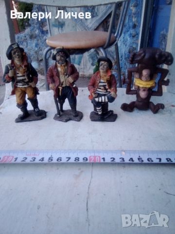 Трима пирата и две маймуни , снимка 1 - Колекции - 46204295