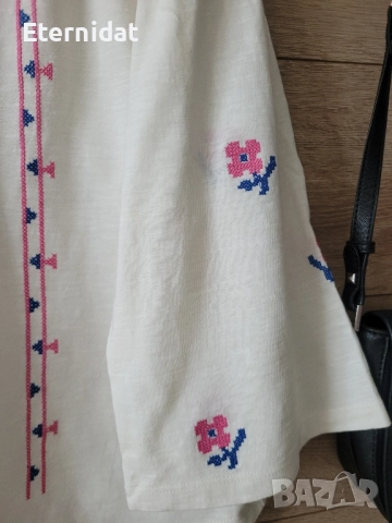 Блуза с бродирани шевици , снимка 3 - Блузи с дълъг ръкав и пуловери - 52073359