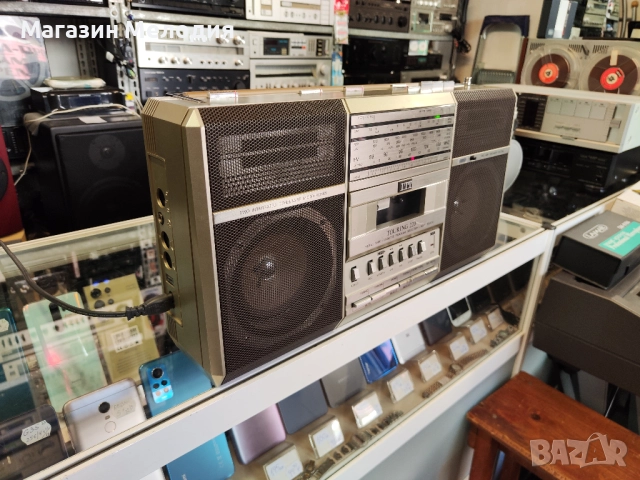 Радиокасетофон ITT Touring 220 В отлично техническо и визуално състояние., снимка 3 - Радиокасетофони, транзистори - 48943530