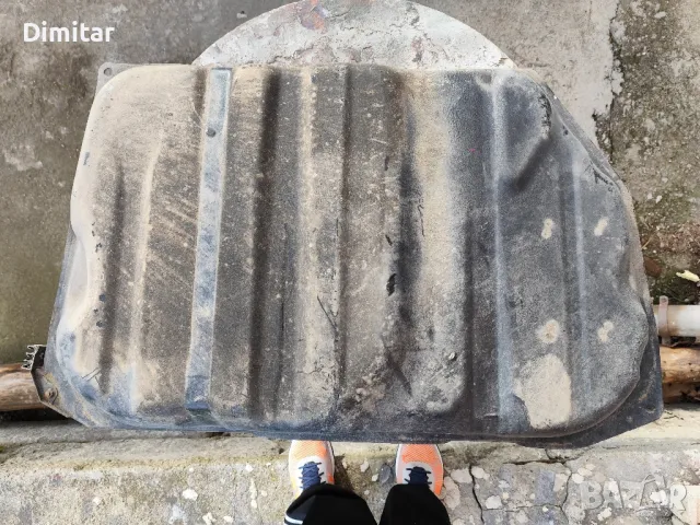 резервоар за toyota corolla 2.0 d4d 2001г, снимка 3 - Части - 49801874