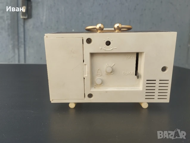 Настолен часовник/ будилник Слава , снимка 3 - Антикварни и старинни предмети - 51018277