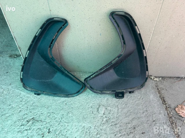 Централна решетка предна броня Тойота Ярис 2022г, снимка 3 - Части - 50708598