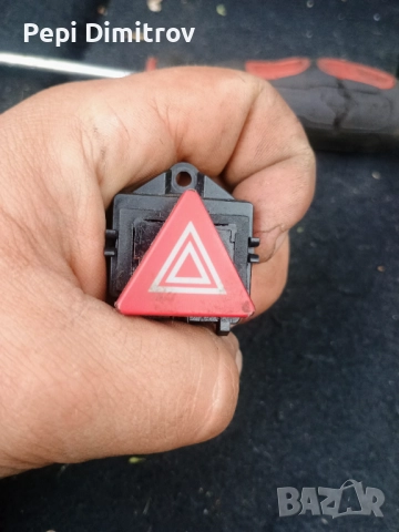 Бутон ,копче аварийни светлини Ауди а 2 audi a2 ,2001 година, снимка 4 - Части - 51982826