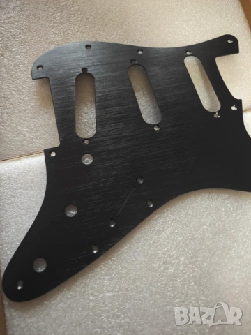 Пикгард за Strat от анодиран алуминий, снимка 4 - Китари - 53474262