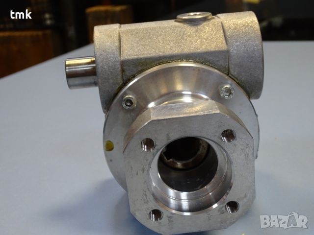 Червячен редуктор GHIRRI MOTORIDUTTORI MRV05 F1 worm gear reducer 1:10, снимка 8 - Резервни части за машини - 45727206