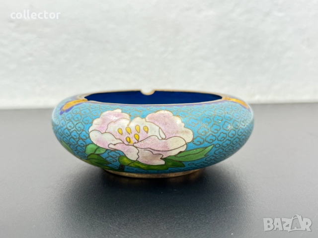 Китайски пепелник от клоазон, цветен, като нов. №7608