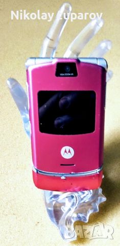 Работеща Motorola V3 без зарядно / бартер , снимка 1 - Motorola - 46259880