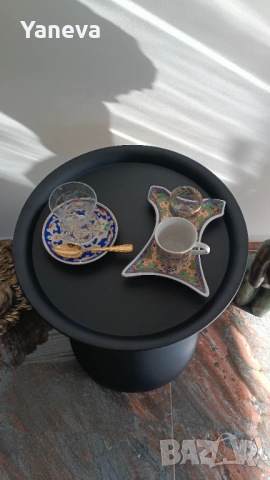 Метална , помощна маса в златисто и черно. , снимка 13 - Маси - 53682419