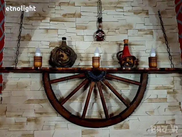 Рафт лампи с автентични реставрирани колела от каруца с ръчно изработени дървени чашки , снимка 6 - Лампи за стена - 49968895