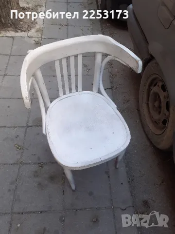 Запазен стар стол