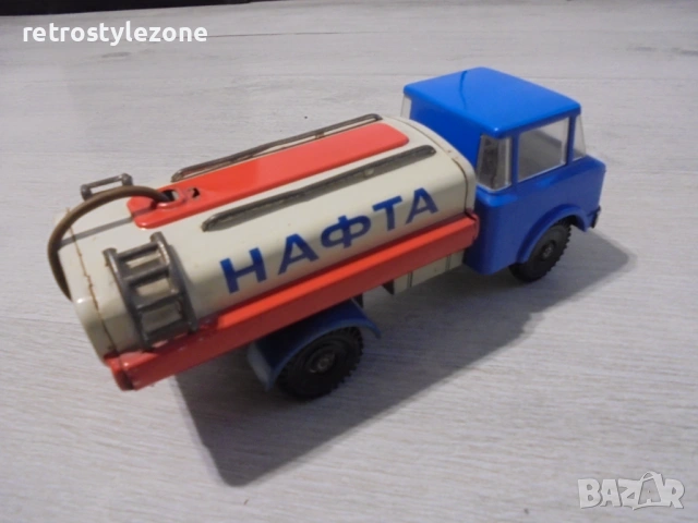 № 8523 Стара детска играчка – камион цистерна „НАФТА“, снимка 3 - Други ценни предмети - 53785849