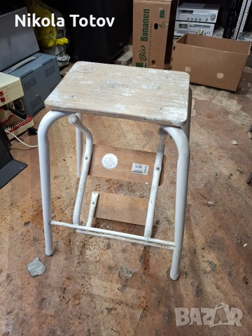 Продава се сгъваема стълба