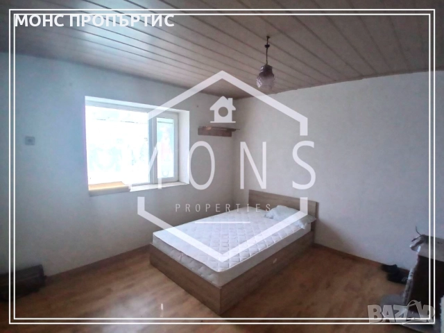 Двуетажна къща с голям двор в с. Караисен, обл. В. Търново., снимка 3 - Къщи - 51996436