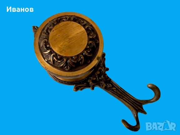 Комплект от 4 старинни закачалки за стена, изработени от масивен месинг. , снимка 3 - Антикварни и старинни предмети - 53984169