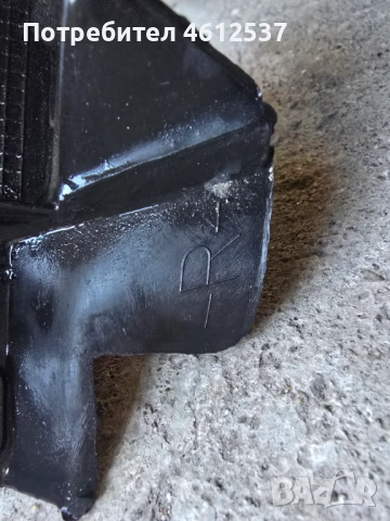 Оригинален десен държач/водач за задна броня на Фолксваген Голф 4, снимка 4 - Части - 52413958
