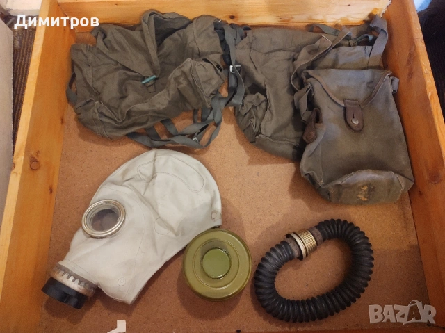 Противогаз + две чантички 