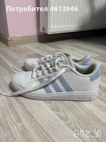 Бели спортни кецове Адидас, снимка 2 - Кецове - 52444822