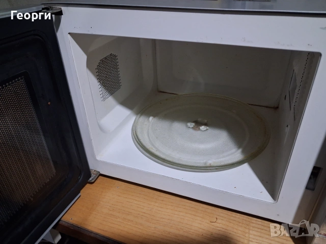 Микровълнова печка с грил фурна, снимка 2 - Микровълнови - 53847226