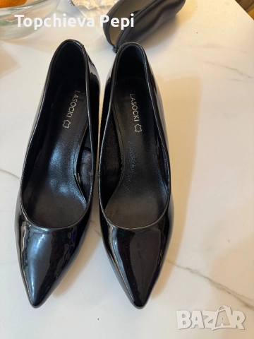 Черни обувки естествен лак