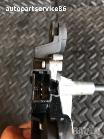 Мотор за чистачка на багажник Bosch за Volvo V50 2.0D (2003-2008) 0390201823, 30763683, снимка 2 - Части - 53774872