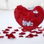 Подаръчна плюшена музикална възглавничка Сърце с бял надпис LOVE, 40см, снимка 5