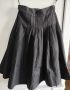 Продавам ленена плисирана пола в черен цвят, снимка 1 - Поли - 45904278