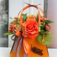 Чантичка с цветя в оранж, снимка 1 - Подаръци за юбилей - 45528223