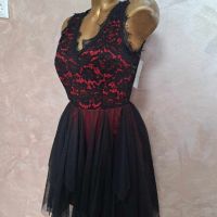М Черна дантелена рокля с червена подплата , снимка 2 - Рокли - 45261447