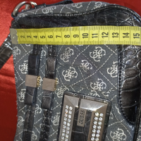 Guess - Малка чанта с камъни и лачени елементи , снимка 4 - Чанти - 45002321