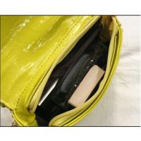 Лачена чантичка Yellow Jacket, снимка 7 - Чанти - 45350264
