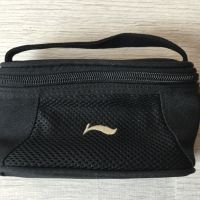 НОВА 100 % оригинална малка черна ръчна чантичка чанта с цип на LINING, снимка 5 - Чанти - 45075936