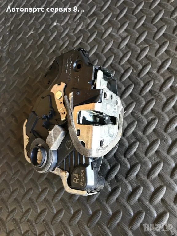 Механизъм за заключване на предна лява врата за Lexus IS220 2.2 D (2003–2009) – оригинален, снимка 1