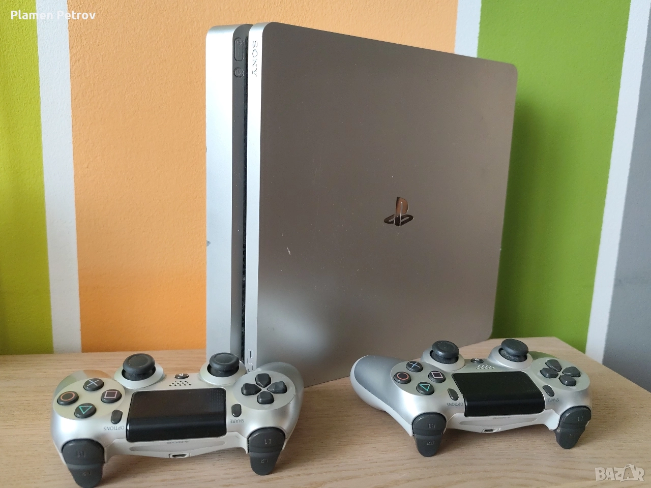 Playstation 4 silver с два джойстика, снимка 1