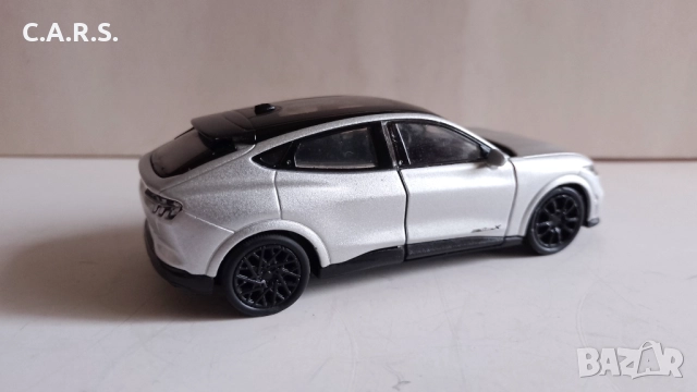 Welly 2023 Ford Mustang Mach E-GT Silver - 1:34-39, снимка 4 - Колекции - 52664090