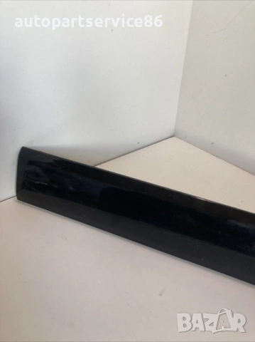 Декоративна лайсна на предната дясна врата (черна) за KIA Carnival (2006–2012) 87712-4D100, снимка 3 - Части - 53203769