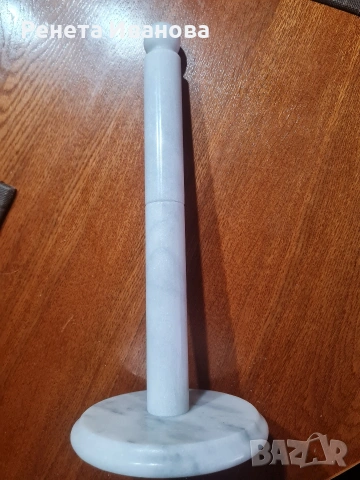 Мраморна стойка за кухненска хартия