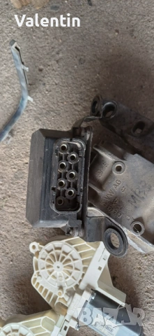 Продавам части за Пасат Б6, снимка 5 - Части - 53408113