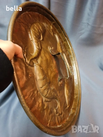 Огромен и масивен много стар меден поднос пано или др ръчна изработка в средата е с релефни риби, снимка 4 - Антикварни и старинни предмети - 54207086