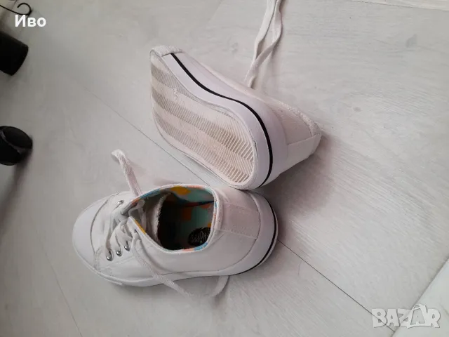 Бели детски кецове 30 номер. Промоция! Спешно и изгодно!, снимка 4 - Детски маратонки - 50337007