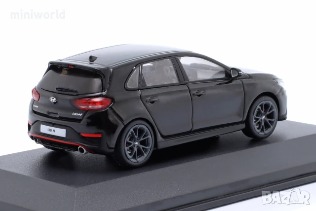 HYUNDAI i30 N 2022 - мащаб 1:43 на SOLIDO моделът е нов в PVC дисплей-кейс, снимка 2 - Колекции - 51282226