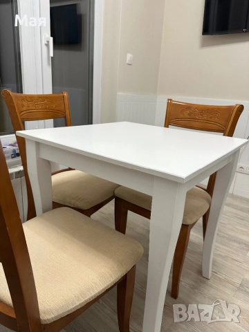 Трапезна маса с три стола