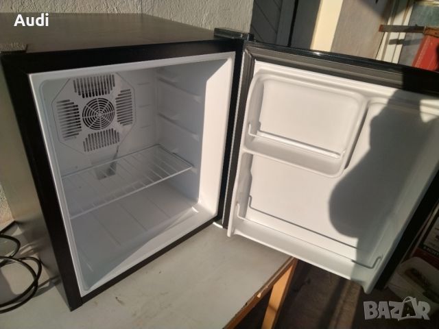 Мини бар / мини хладилник с терморегулатор  Обем: 40 литра Охлажда храна и напитки с температура до , снимка 7 - Хладилници - 45710400