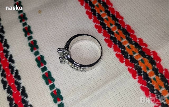 Дамски пръстен с циркони, снимка 13 - Антикварни и старинни предмети - 46418765