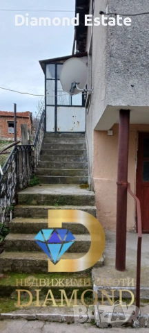 Двуетажна къща в село Динево, обл. Хасково, снимка 5 - Къщи - 54037913