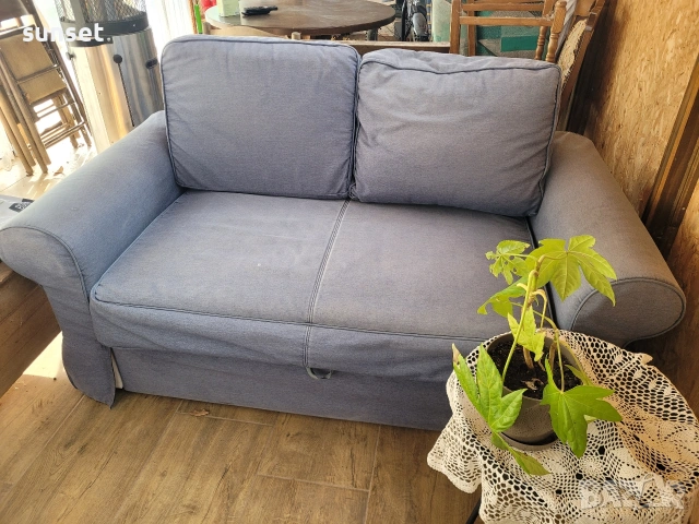 IKEA двуместен разтегателен диван