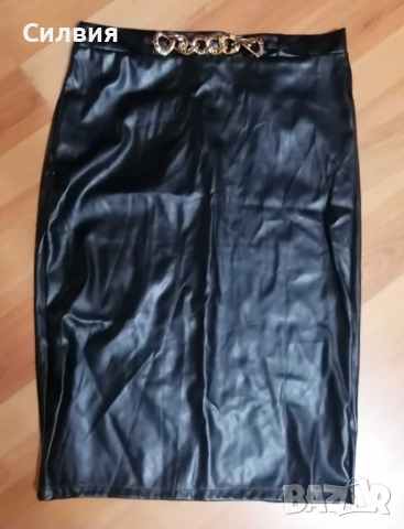 Нова черна кожена пола тип "молив" с верижка, размер "M"-"L"