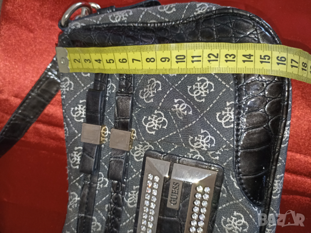 Guess - Малка чанта с камъни и лачени елементи , снимка 4 - Чанти - 45002321