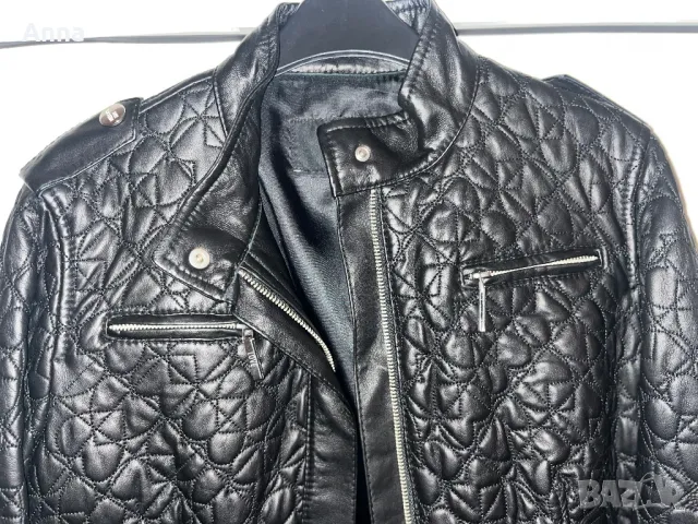 Черно кожено яке Moschino – Оригинал и стил в едно, снимка 2 - Якета - 50115873