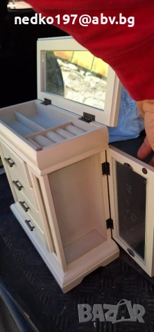 продава се кутия за бижута 45 евро , снимка 3 - Подаръци за жени - 53517129